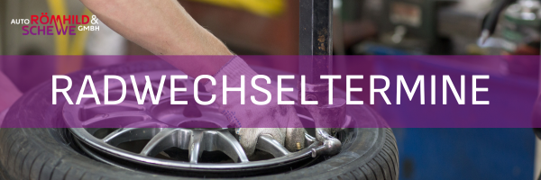 Monteur bei Radwechsel